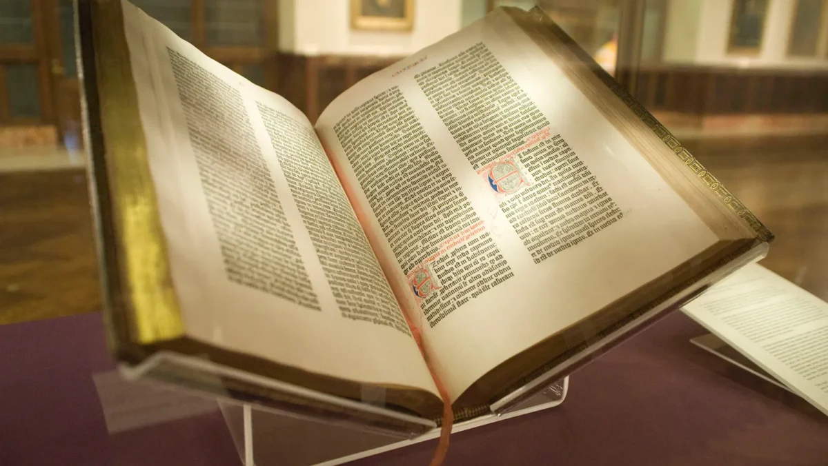 Gutenberg_Bible_Lenox_Copy_New_York_Public_Library_2009._Pic_01