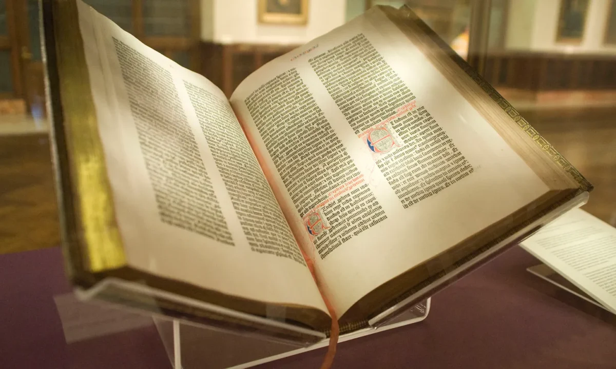 Gutenberg_Bible_Lenox_Copy_New_York_Public_Library_2009._Pic_01